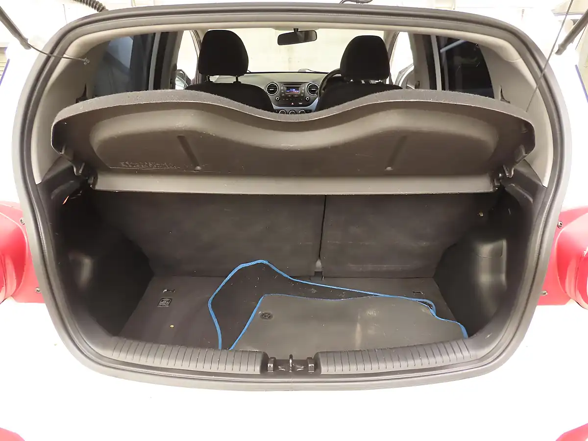 Used 2015 Hyundai i10 Premium White - Interior and Exterior details 6
