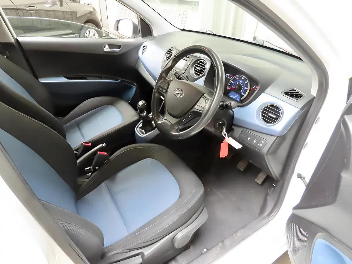 Used 2015 Hyundai i10 Premium White - Interior and Exterior details 8