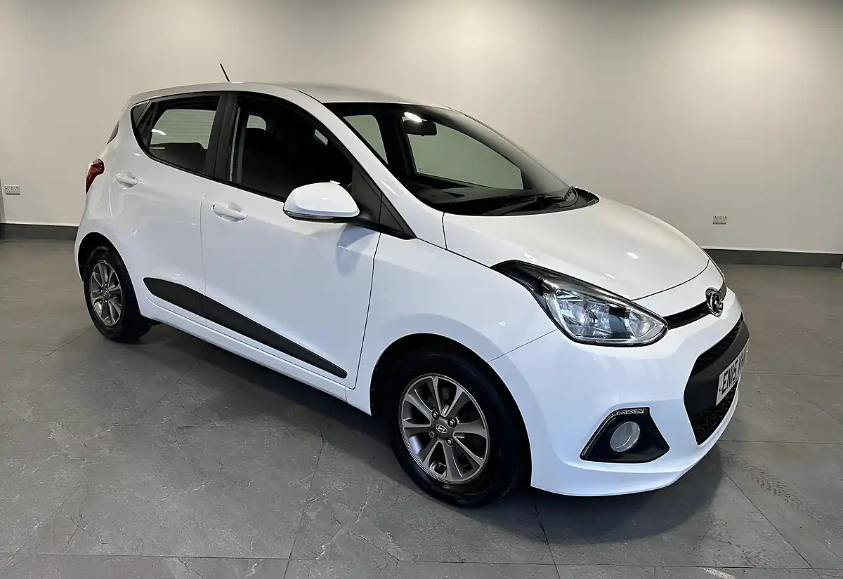 Used 2015 Hyundai i10 Premium White - Front View