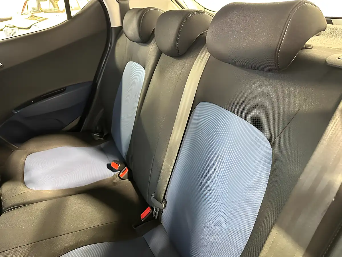 Used 2015 Hyundai i10 Premium White - Interior and Exterior details 10
