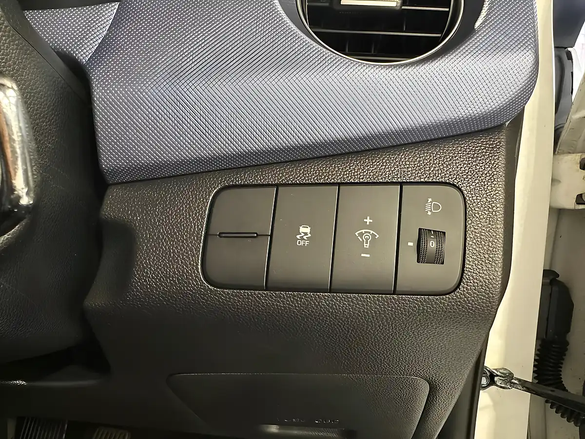 Used 2015 Hyundai i10 Premium White - Interior and Exterior details 13