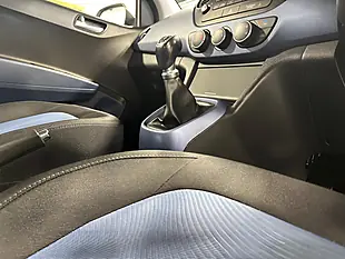 Used 2015 Hyundai i10 Premium White - Interior and Exterior details 16