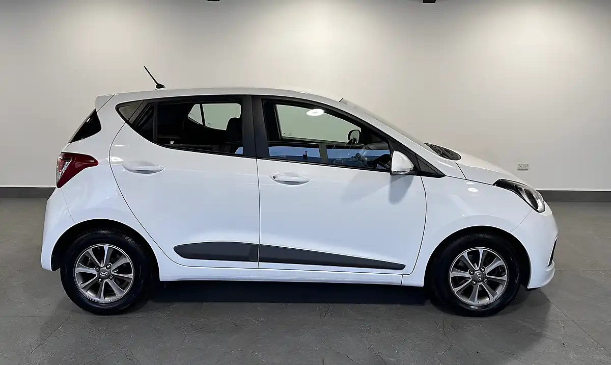 Used 2015 Hyundai i10 Premium White - Interior and Exterior details 2