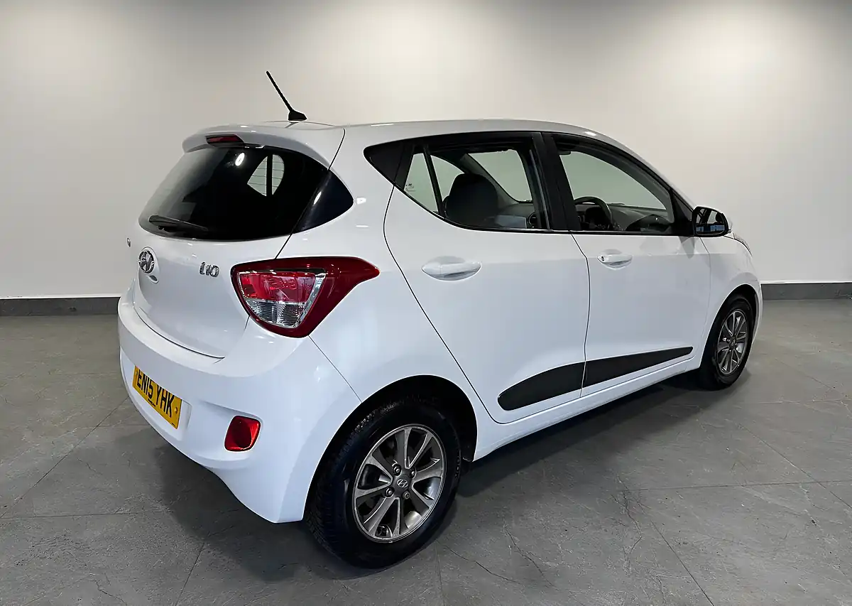 Used 2015 Hyundai i10 Premium White - Interior and Exterior details 3