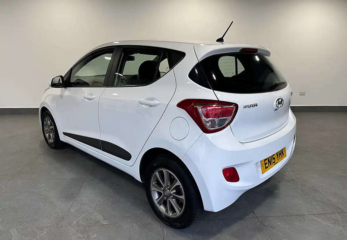 Used 2015 Hyundai i10 Premium White - Interior and Exterior details 5