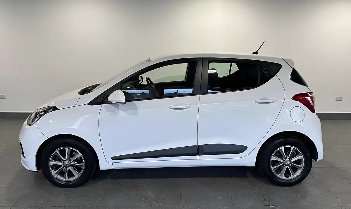 Used 2015 Hyundai i10 Premium White - Interior and Exterior details 6