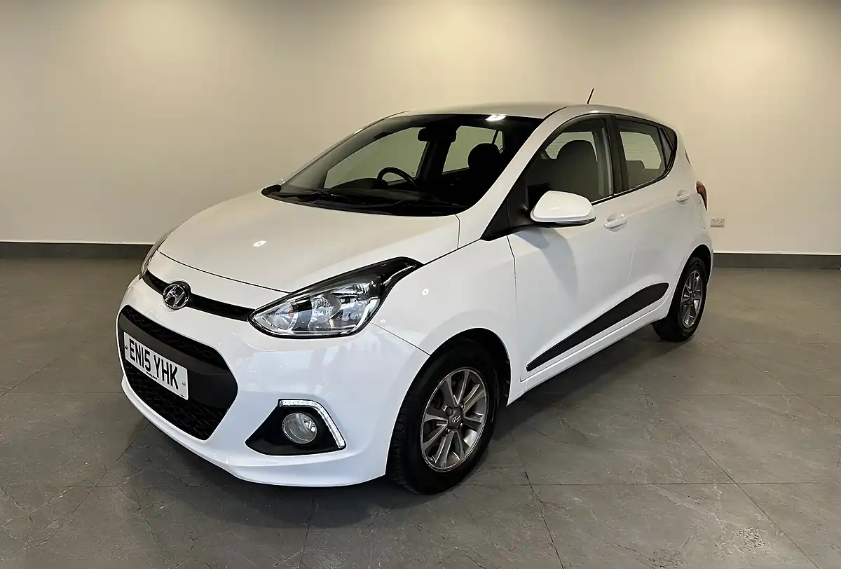 Used 2015 Hyundai i10 Premium White - Interior and Exterior details 7