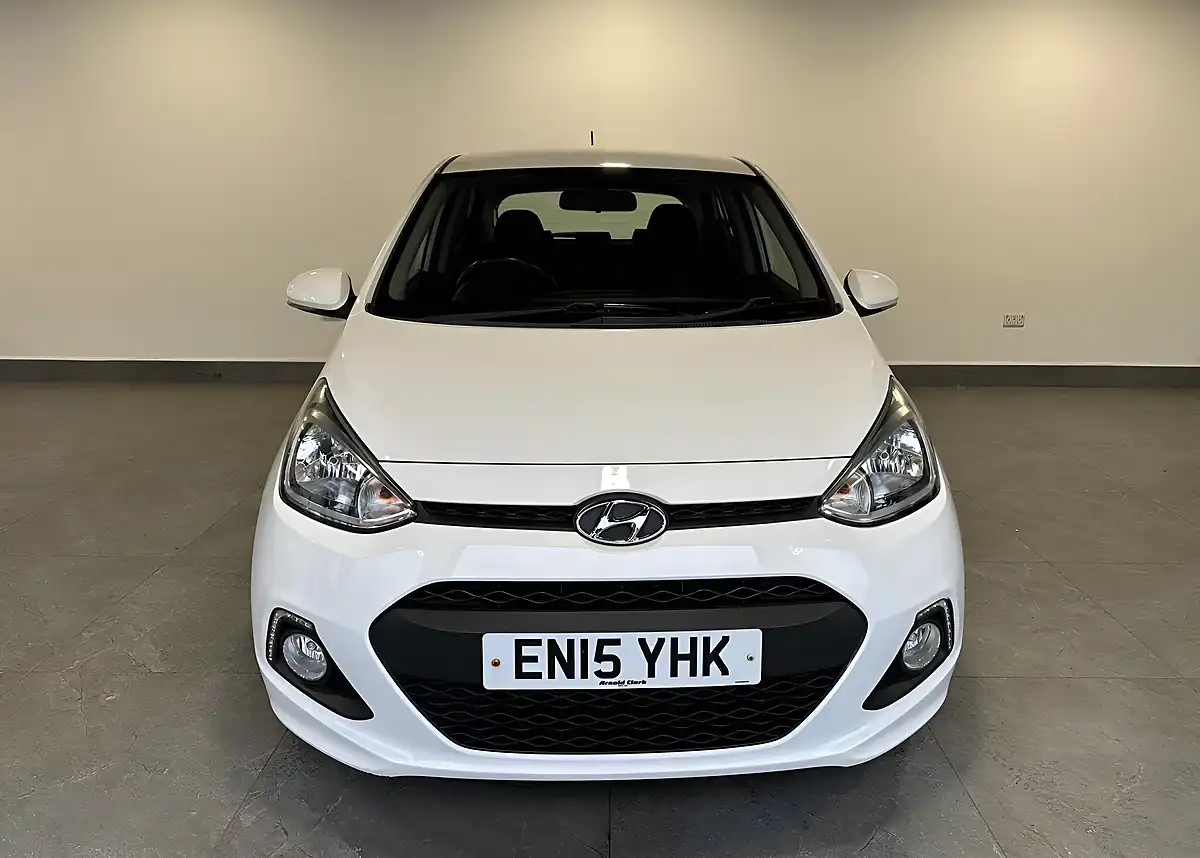 Used 2015 Hyundai i10 Premium White - Interior and Exterior details 8