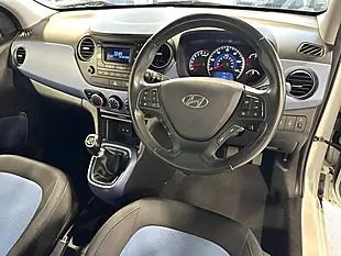Used 2015 Hyundai i10 Premium White - Interior and Exterior details 9