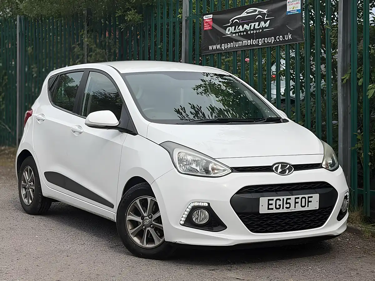 Used 2015 Hyundai i10 Premium White - Front View