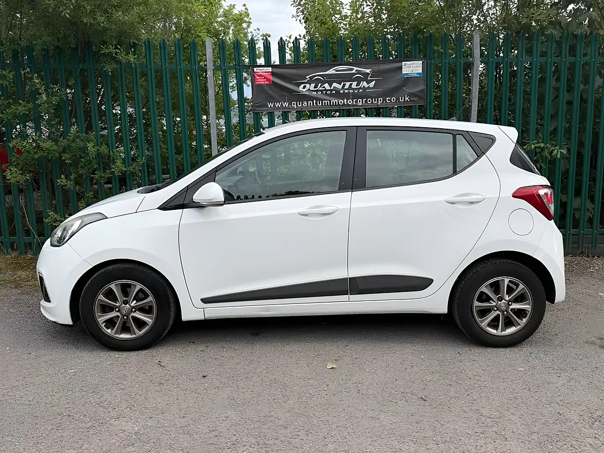 Used 2015 Hyundai i10 Premium White - Interior and Exterior details 11