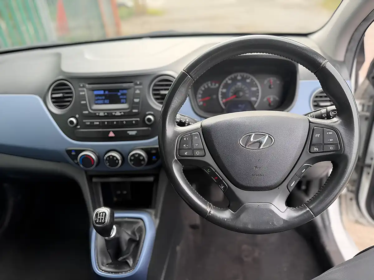 Used 2015 Hyundai i10 Premium White - Interior and Exterior details 13