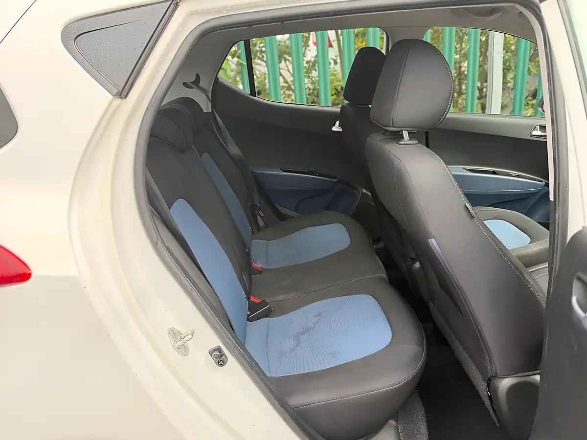 Used 2015 Hyundai i10 Premium White - Interior and Exterior details 18