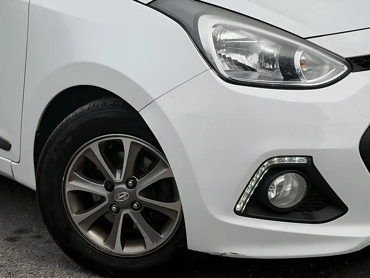 Used 2015 Hyundai i10 Premium White - Interior and Exterior details 3