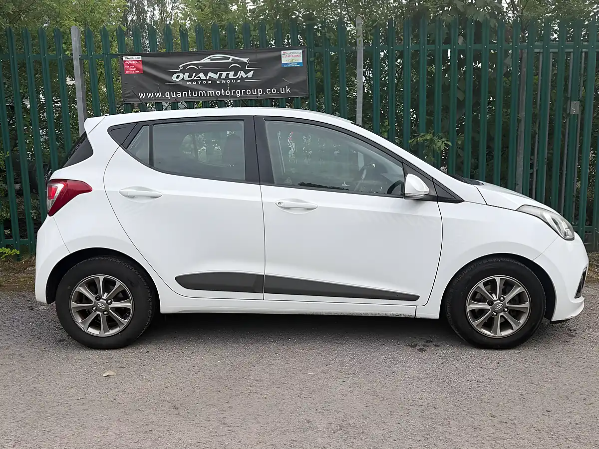 Used 2015 Hyundai i10 Premium White - Interior and Exterior details 6