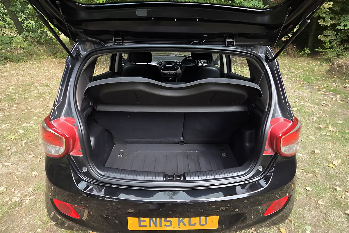 Used 2015 Hyundai i10 S Black - Interior and Exterior details 10