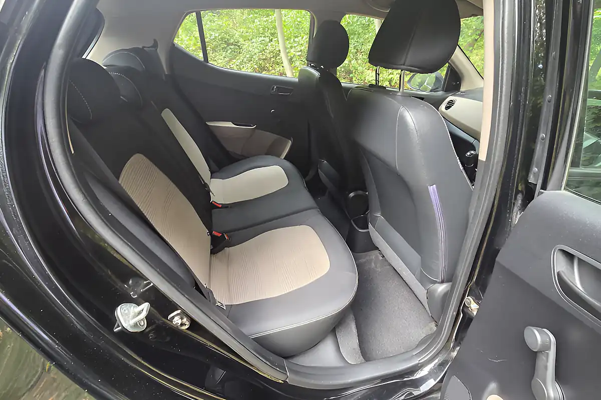 Used 2015 Hyundai i10 S Black - Interior and Exterior details 12