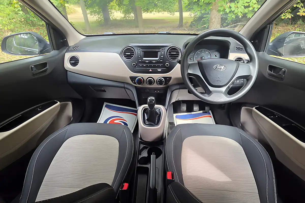 Used 2015 Hyundai i10 S Black - Interior and Exterior details 14