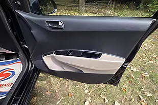 Used 2015 Hyundai i10 S Black - Interior and Exterior details 15