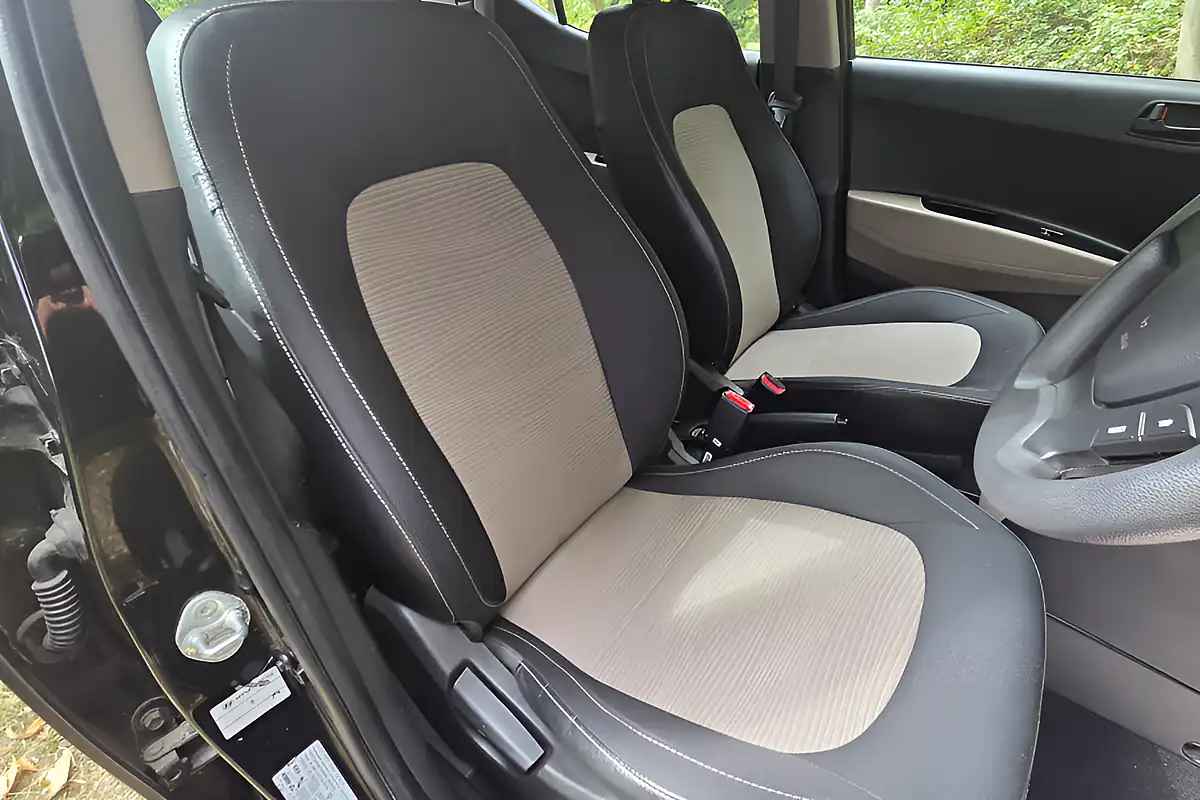 Used 2015 Hyundai i10 S Black - Interior and Exterior details 16