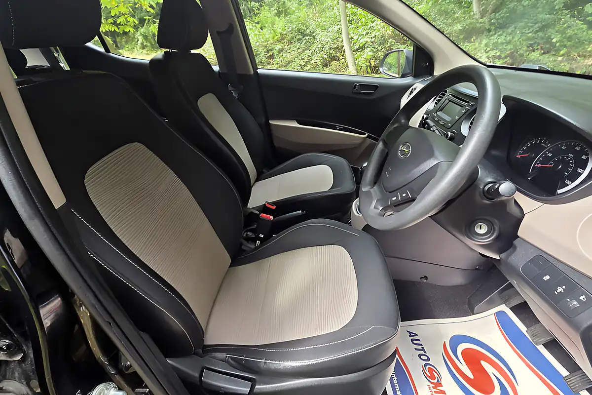 Used 2015 Hyundai i10 S Black - Interior and Exterior details 17