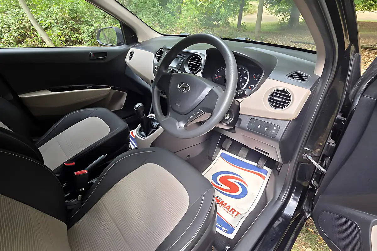Used 2015 Hyundai i10 S Black - Interior and Exterior details 18