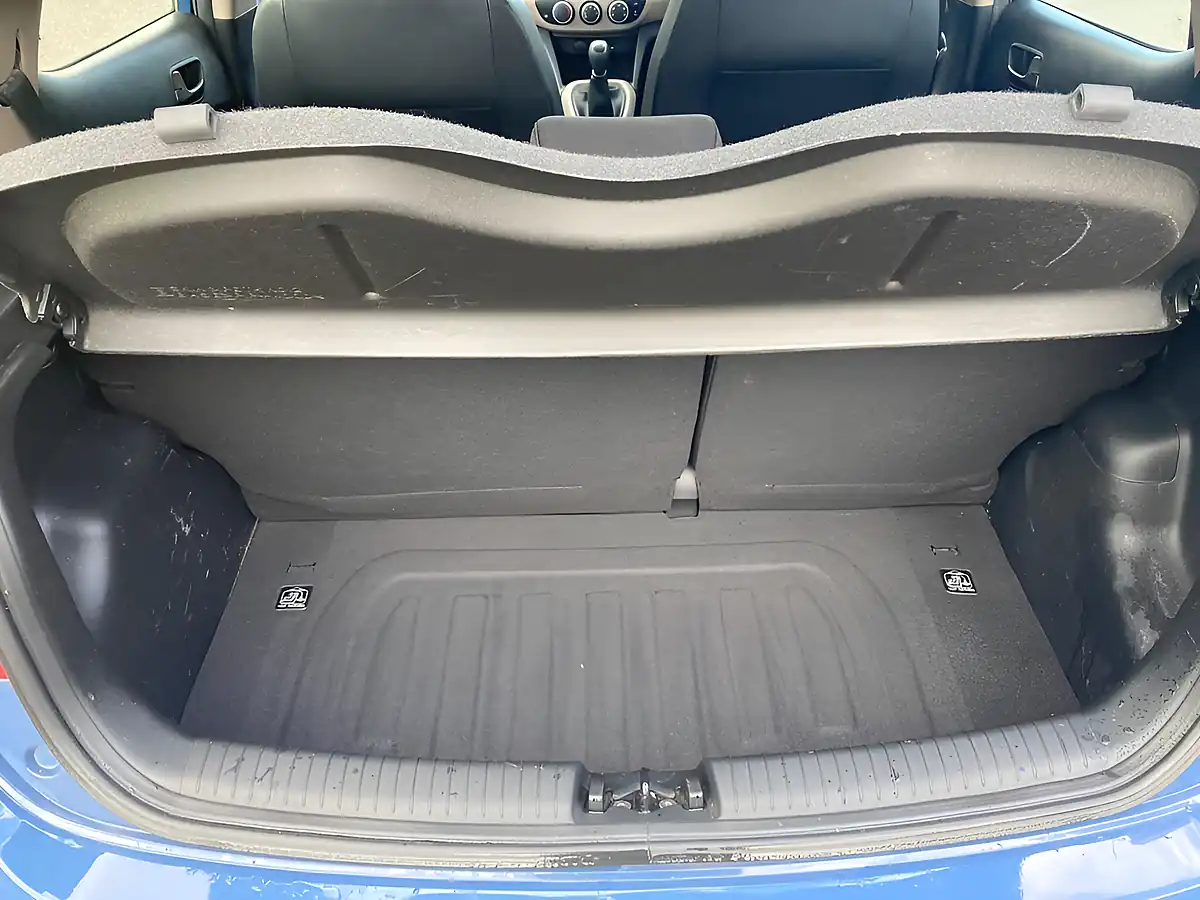 Used 2015 Hyundai I10 S Blue - Interior and Exterior details 10