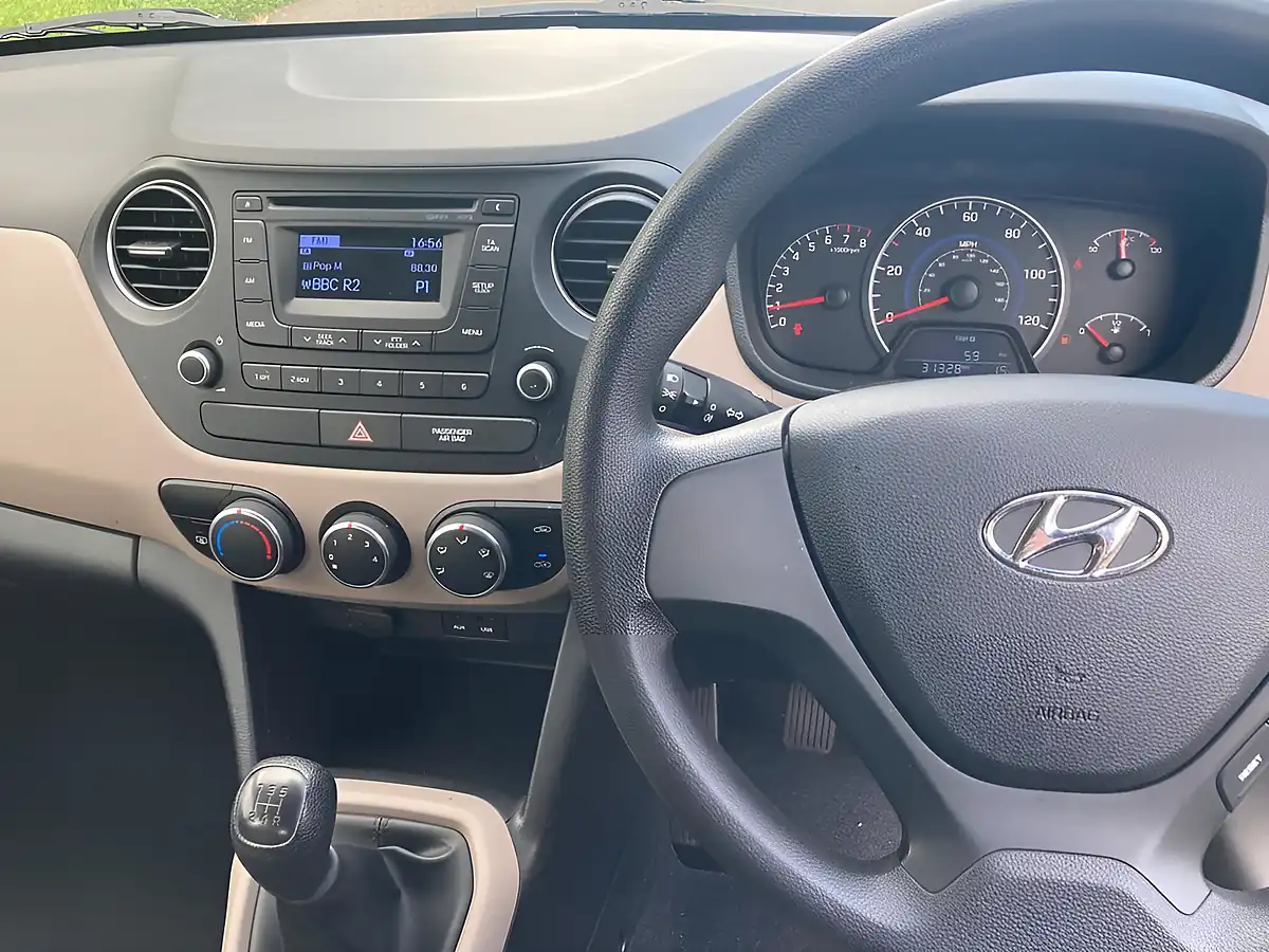 Used 2015 Hyundai I10 S Blue - Interior and Exterior details 15