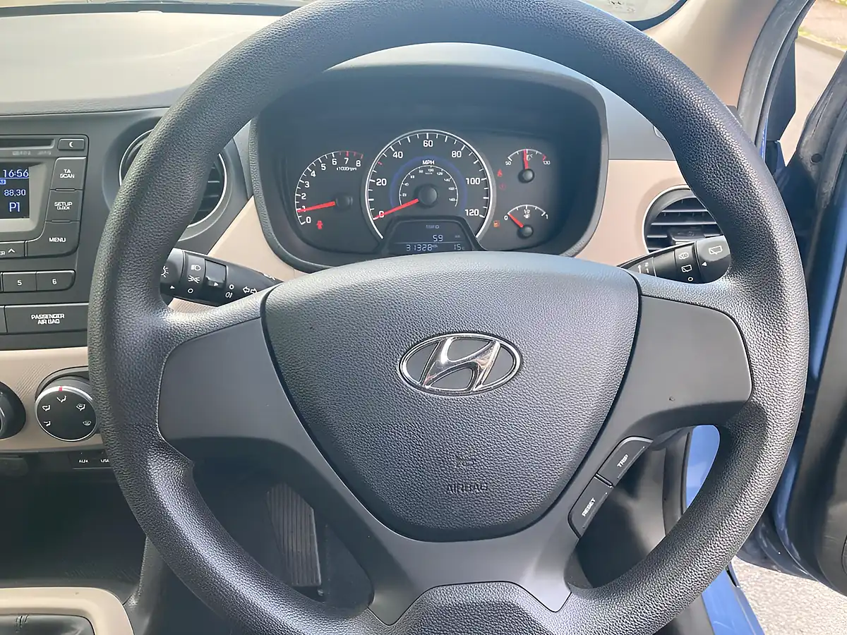Used 2015 Hyundai I10 S Blue - Interior and Exterior details 17