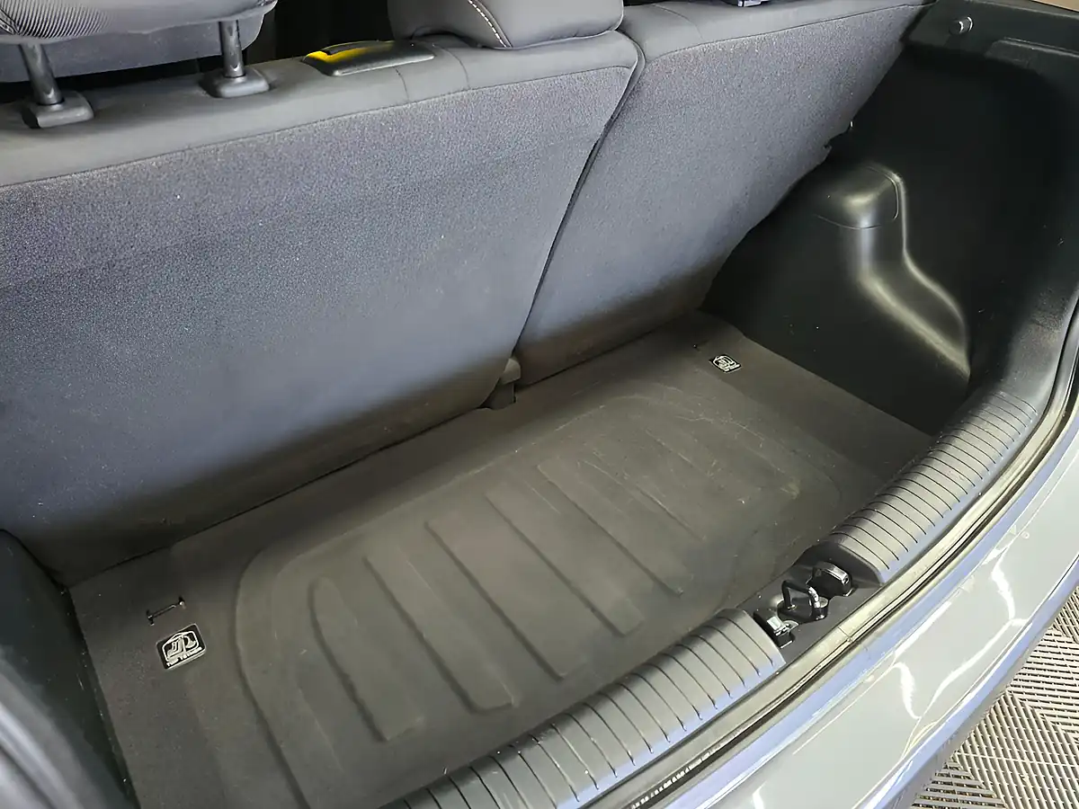 Used 2015 Hyundai I10 S Grey - Interior and Exterior details 12