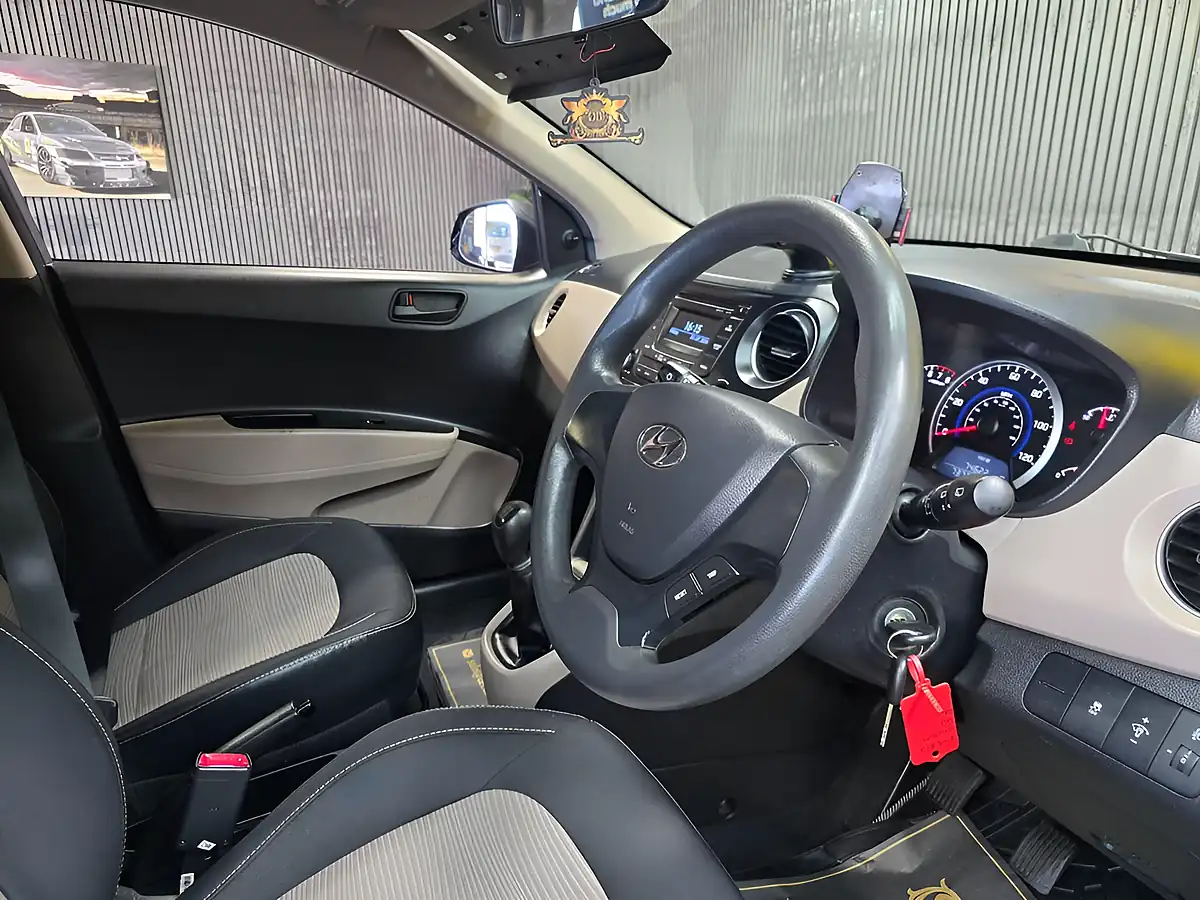 Used 2015 Hyundai I10 S Grey - Interior and Exterior details 14