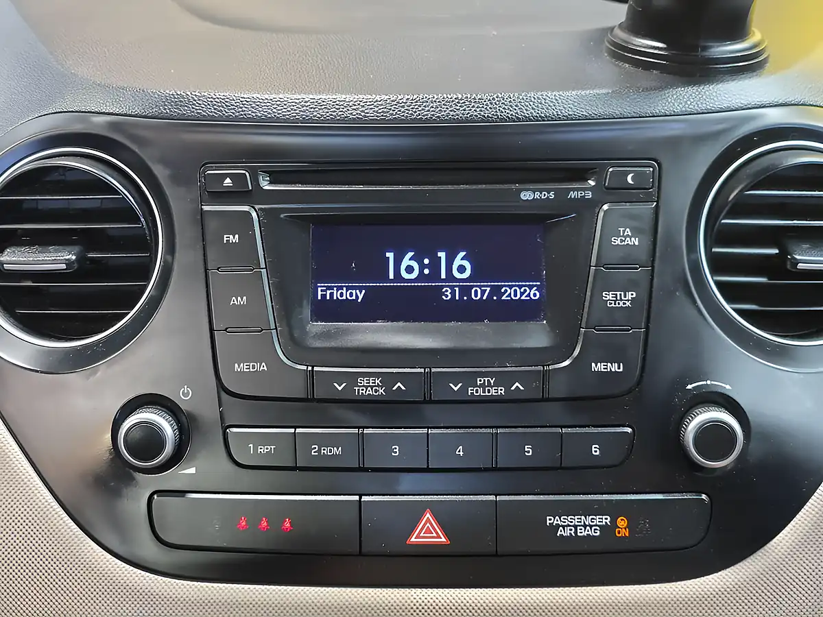 Used 2015 Hyundai I10 S Grey - Interior and Exterior details 18