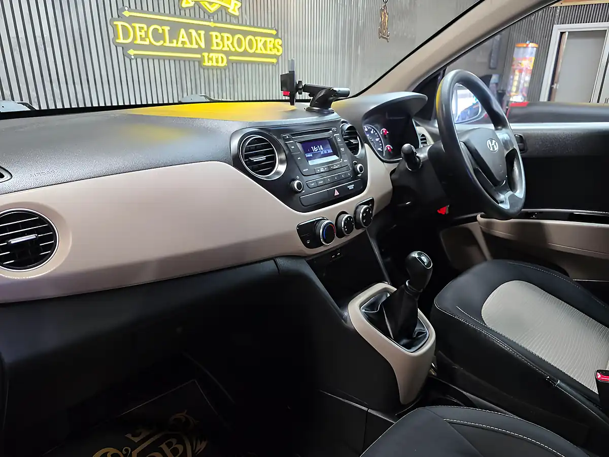 Used 2015 Hyundai I10 S Grey - Interior and Exterior details 9