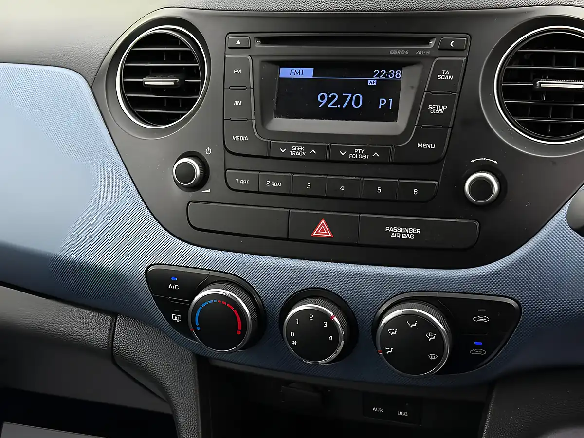 Used 2015 Hyundai i10 Se Black - Interior and Exterior details 17