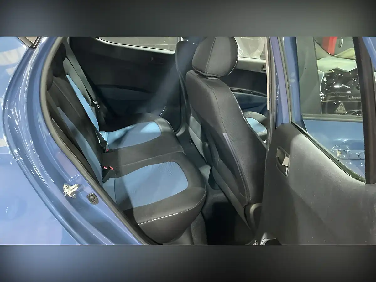 Used 2015 Hyundai i10 Se Blue - Interior and Exterior details 7