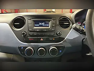 Used 2015 Hyundai i10 Se Blue - Interior and Exterior details 9