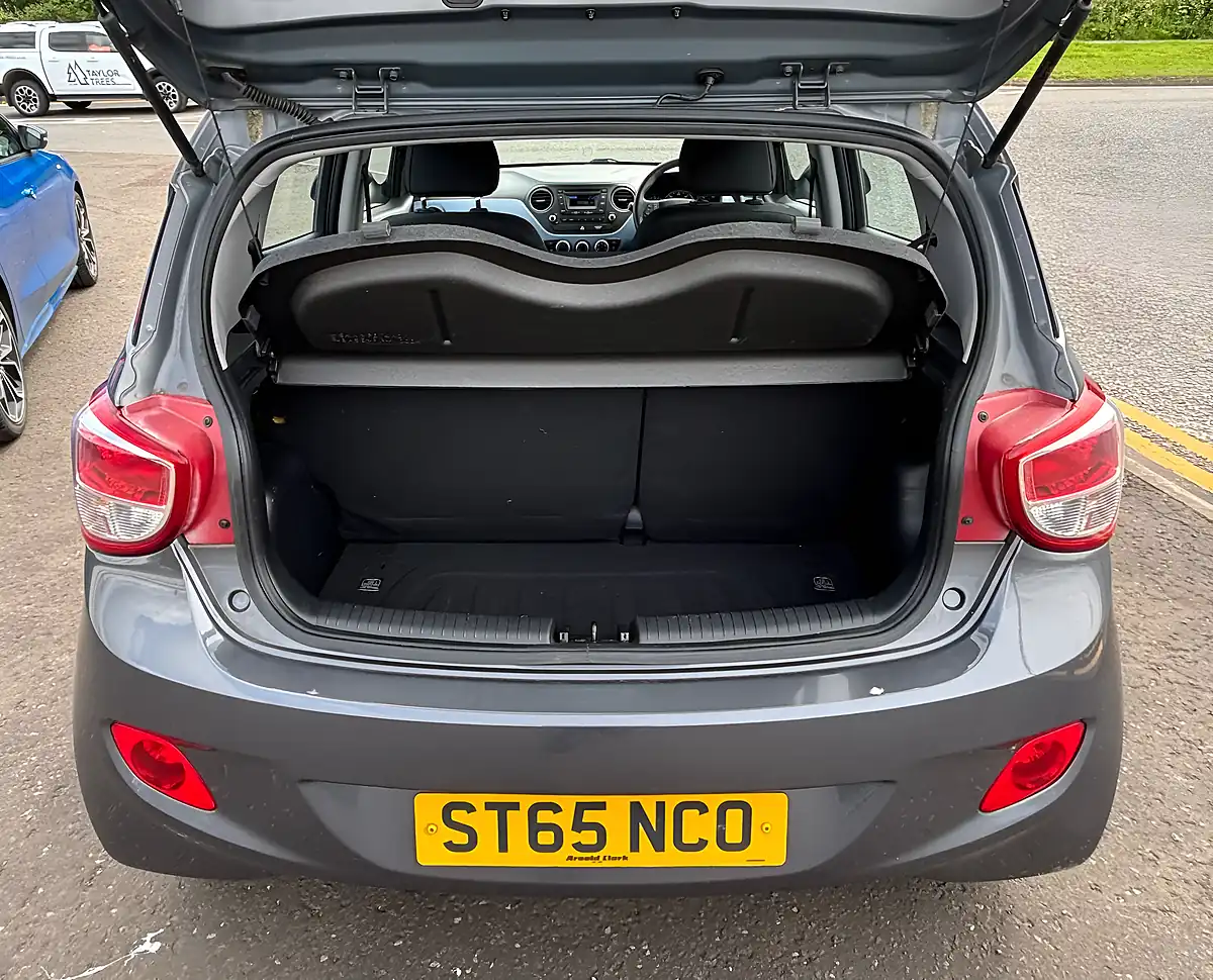 Used 2015 Hyundai I10 Se Grey - Interior and Exterior details 12