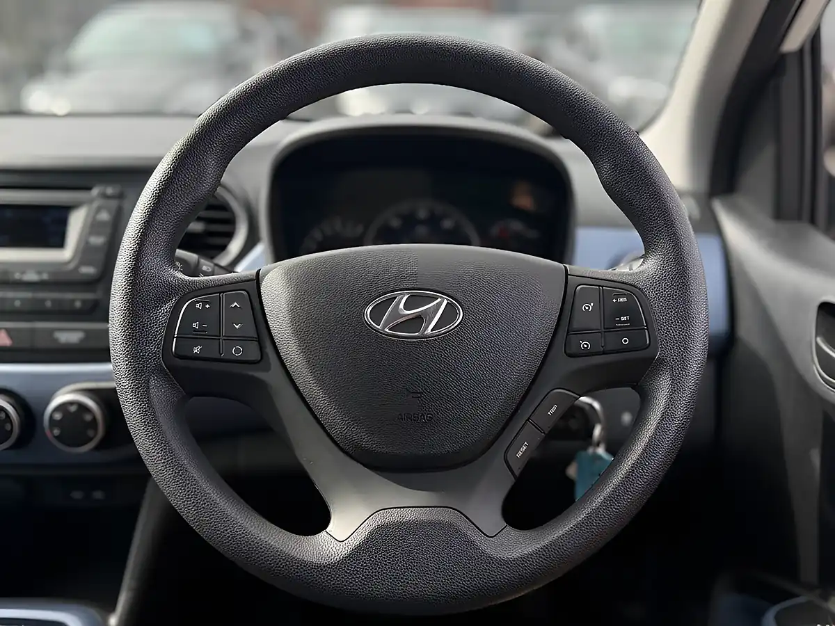 Used 2015 Hyundai I10 Se Polar White - Interior and Exterior details 13