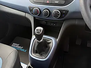 Used 2015 Hyundai I10 Se Polar White - Interior and Exterior details 17