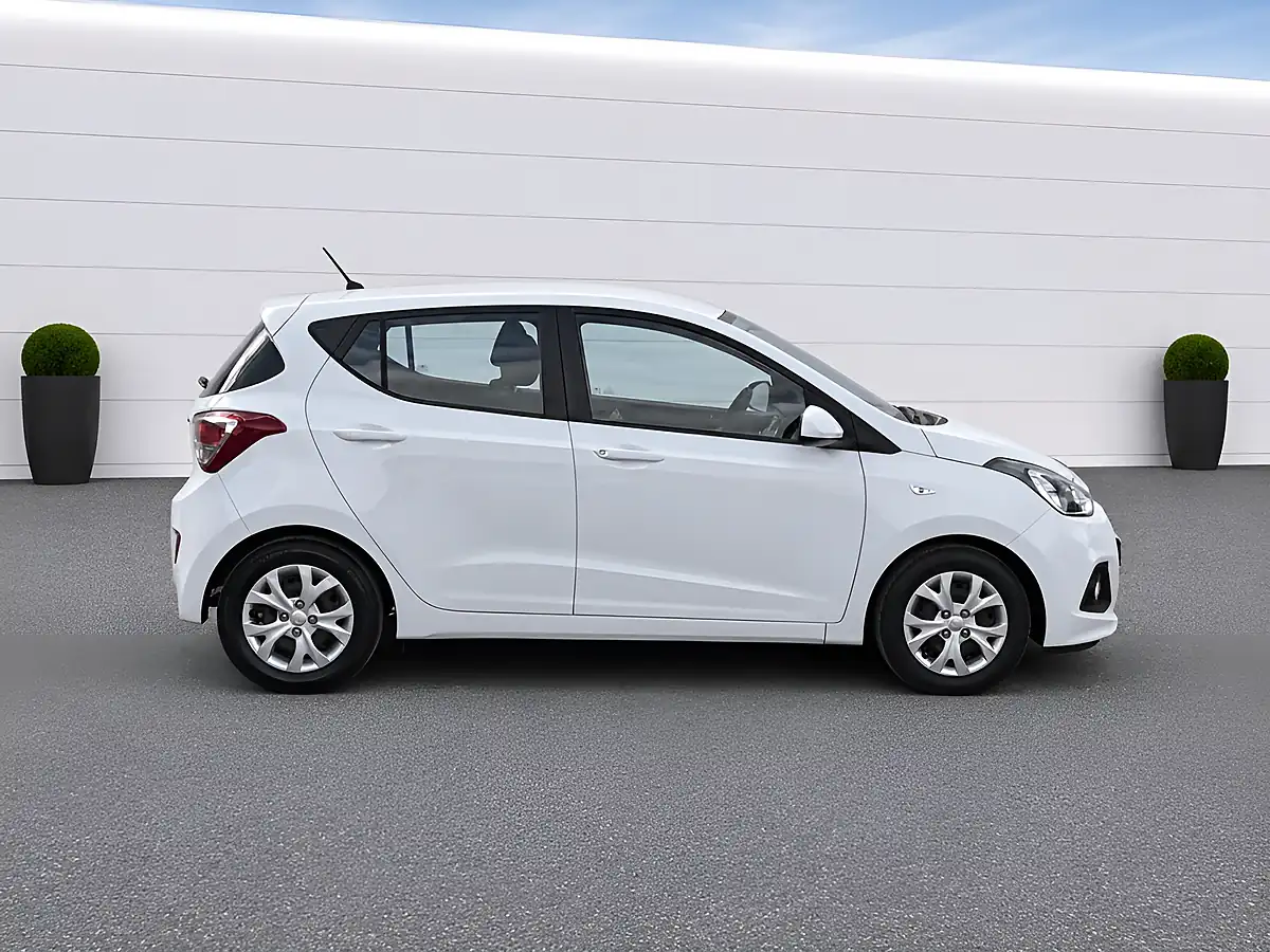 Used 2015 Hyundai I10 Se Polar White - Interior and Exterior details 5