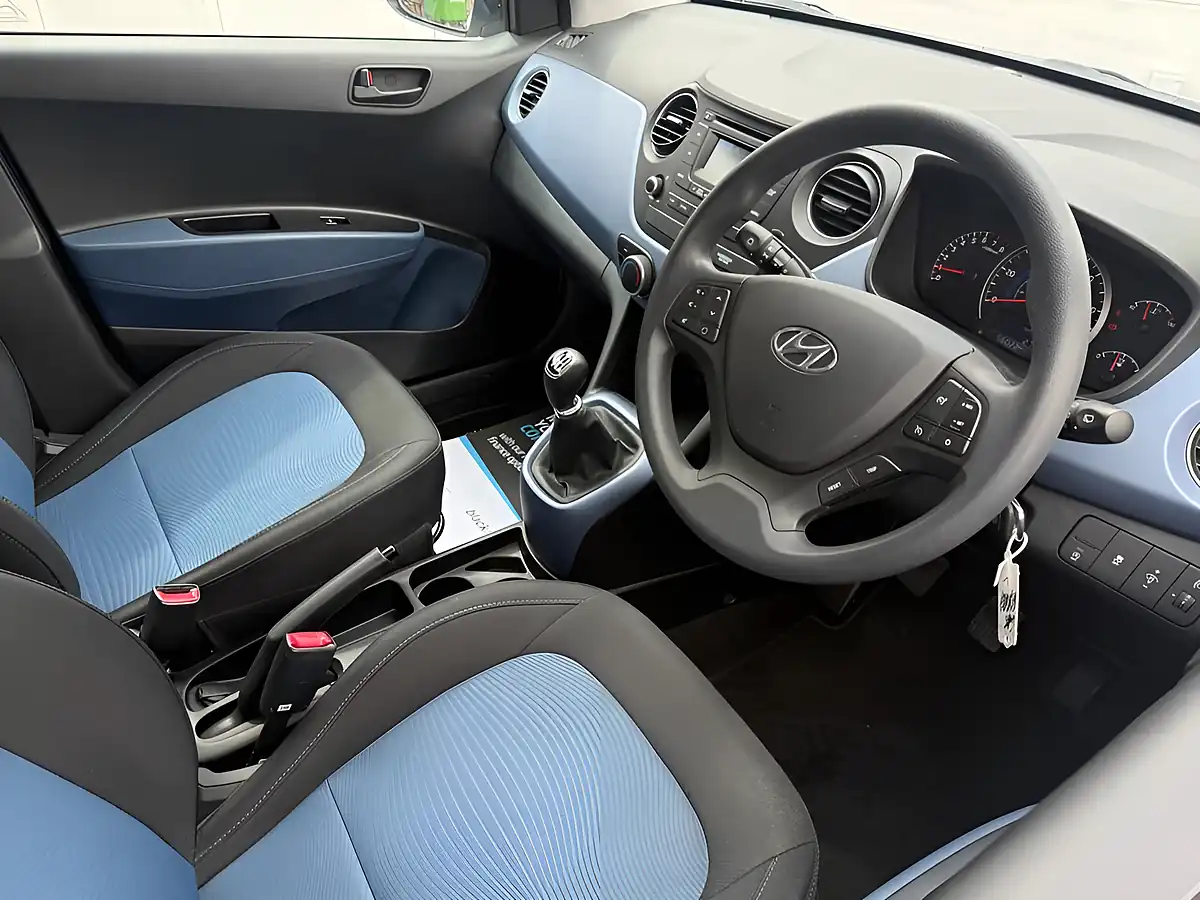 Used 2015 Hyundai I10 Se Polar White - Interior and Exterior details 9
