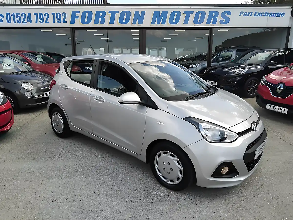 Used 2015 Hyundai i10 Se Silver - Front View