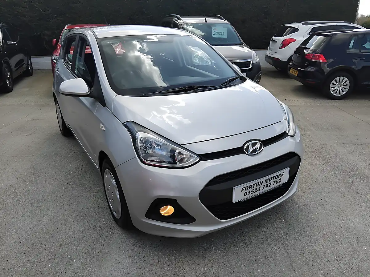 Used 2015 Hyundai i10 Se Silver - Interior and Exterior details 10
