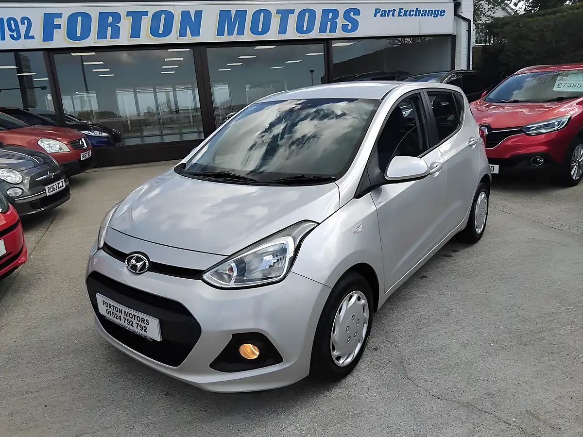 Used 2015 Hyundai i10 Se Silver - Interior and Exterior details 11