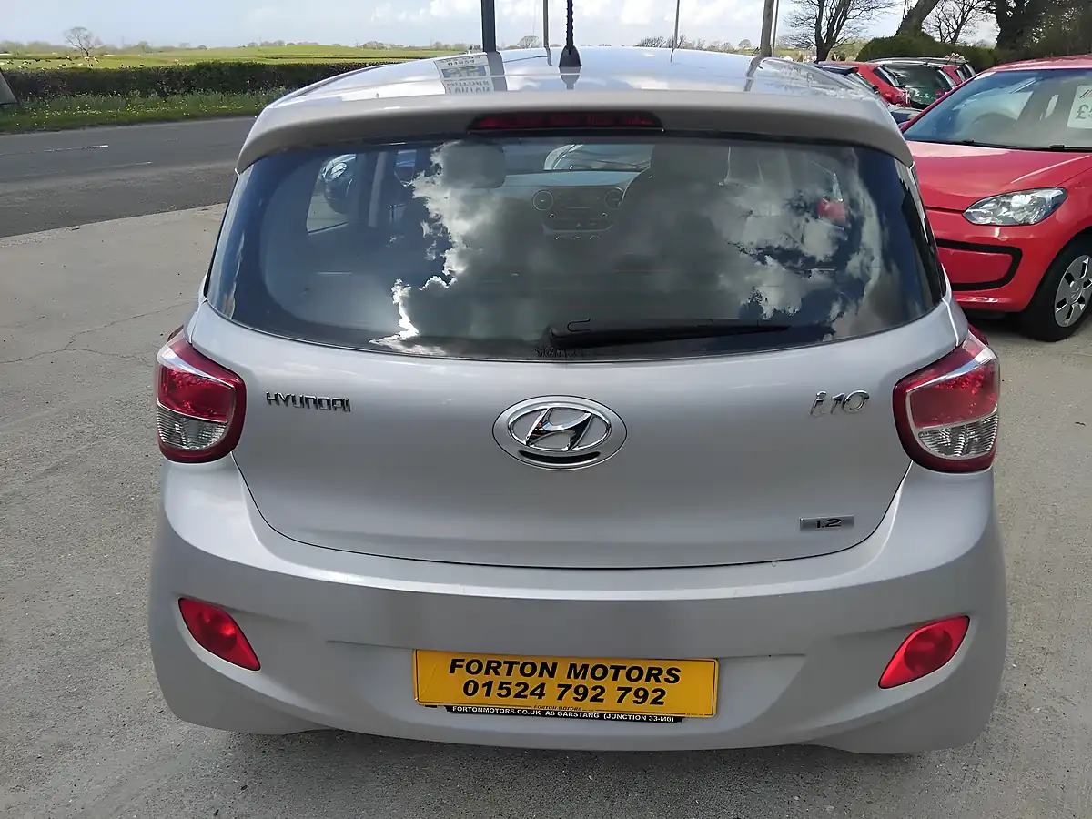 Used 2015 Hyundai i10 Se Silver - Interior and Exterior details 13