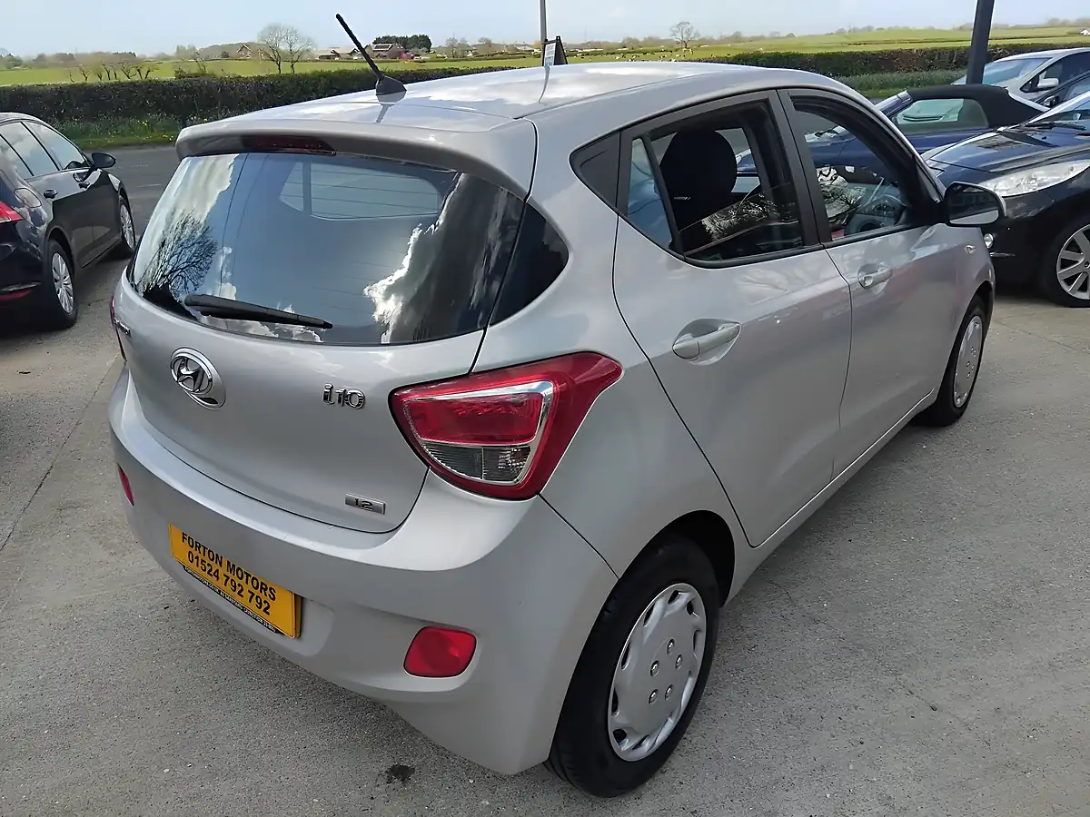 Used 2015 Hyundai i10 Se Silver - Interior and Exterior details 14