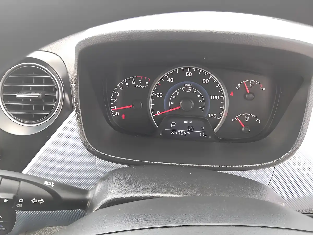 Used 2015 Hyundai i10 Se Silver - Interior and Exterior details 18