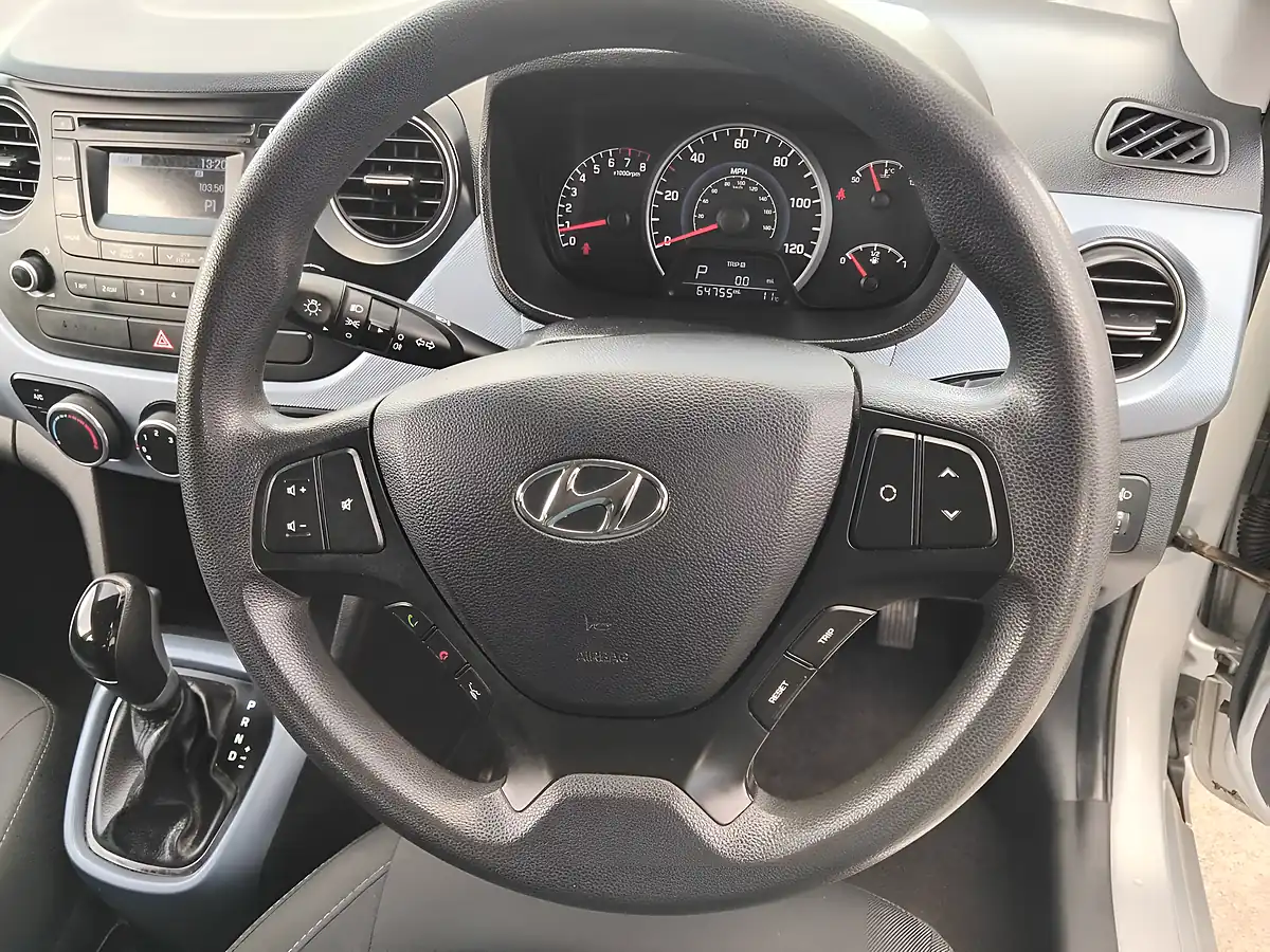 Used 2015 Hyundai i10 Se Silver - Interior and Exterior details 19