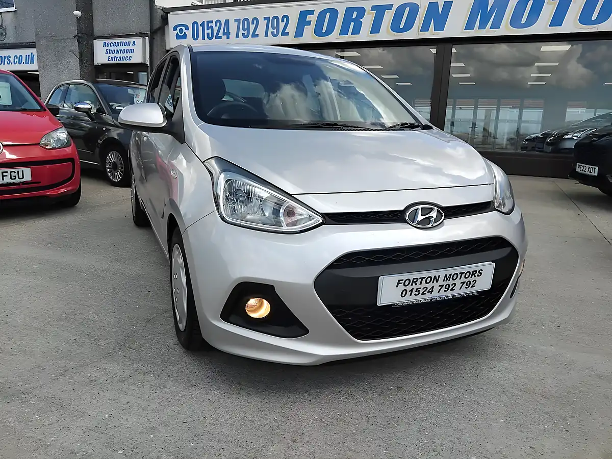 Used 2015 Hyundai i10 Se Silver - Interior and Exterior details 2