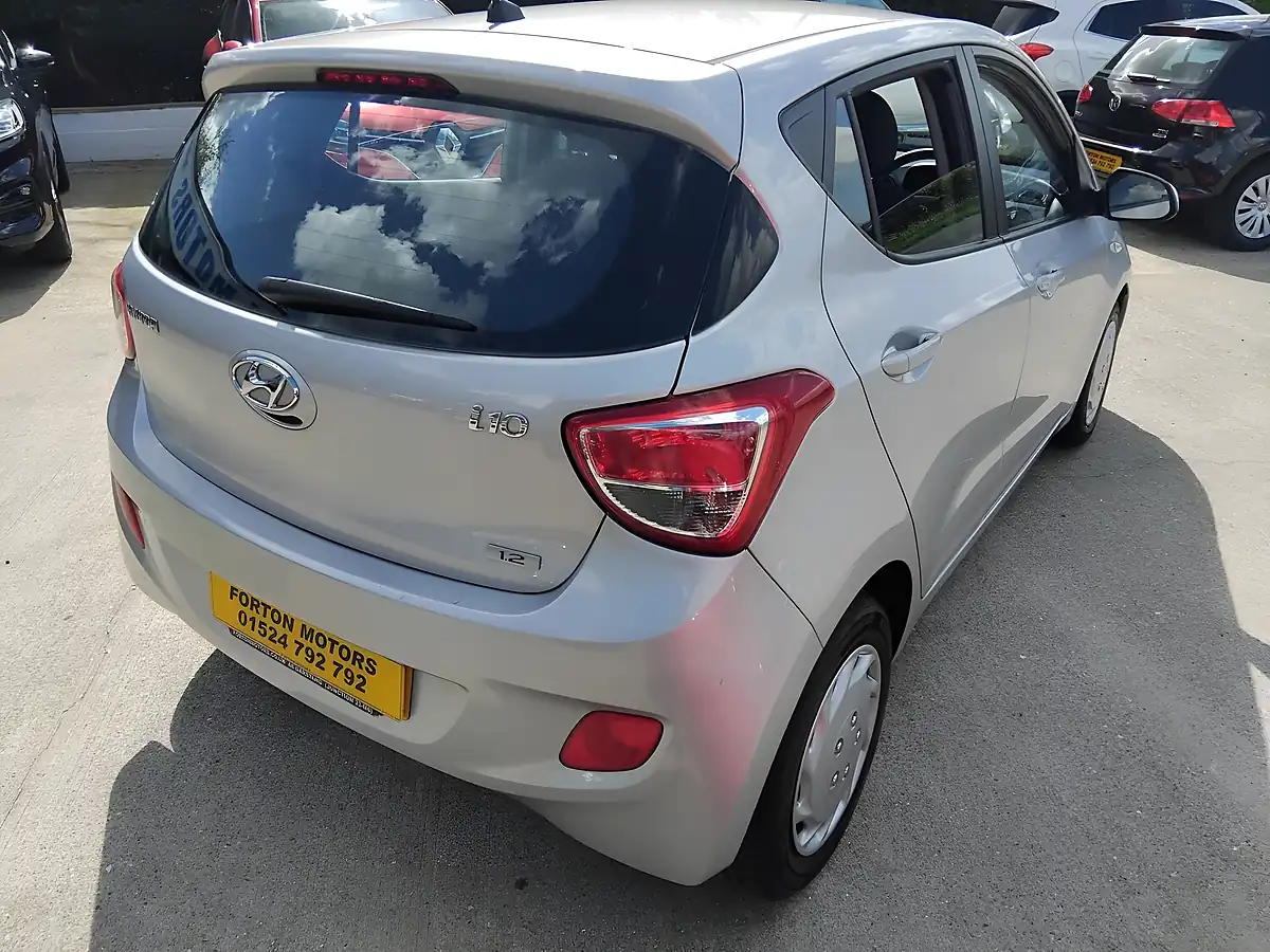 Used 2015 Hyundai i10 Se Silver - Interior and Exterior details 8